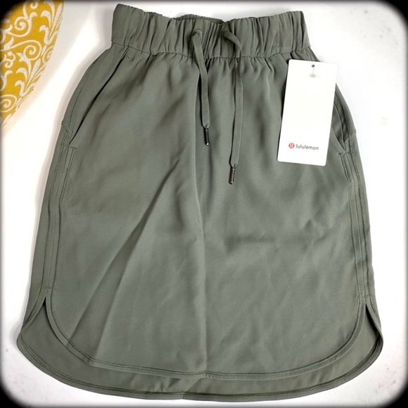lululemon athletica Dresses & Skirts - LULULEMON GREY ON THE FLY SKIRT WOVEN